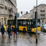 Zderzenie samochodu z tramwajem na ul. Strzegomskiej. Utrudnienia w kursowaniu komunikacji miejskiej