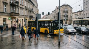 Zderzenie samochodu z tramwajem na ul. Strzegomskiej. Utrudnienia&hellip;