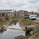 Zanieczyszczenie rzeki Olechówki w Łodzi. Służby zabezpieczyły teren