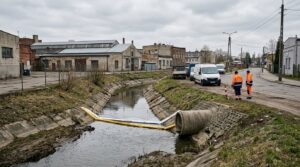 Zanieczyszczenie rzeki Olechówki w Łodzi. Służby zabezpieczyły teren