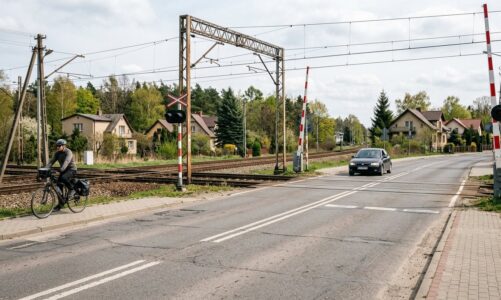 Kolizja na przejeździe kolejowym w Michałowicach. Utrudnienia w ruchu